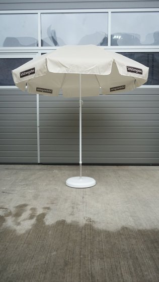 Sonnenschirme mit Sockel