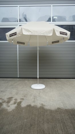 Sonnenschirme mit Sockel